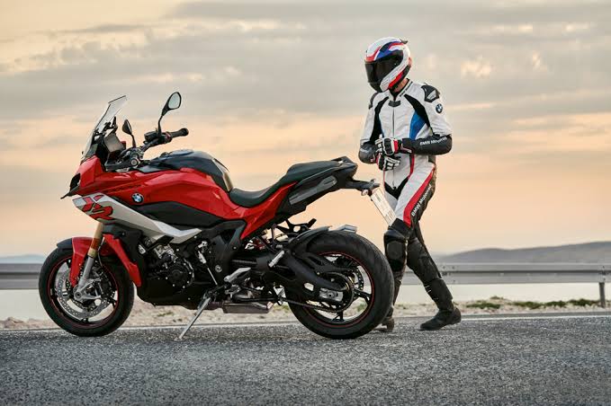 Seguro de moto a todo riesgo: Coberturas de equipamiento y casco 1 Seguro de moto a todo riesgo: Coberturas de equipamiento y casco